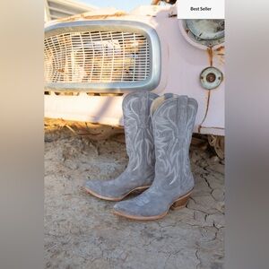 IDYLLWIND- Charmed Life Grey Suede Western Boots (Round Toe)